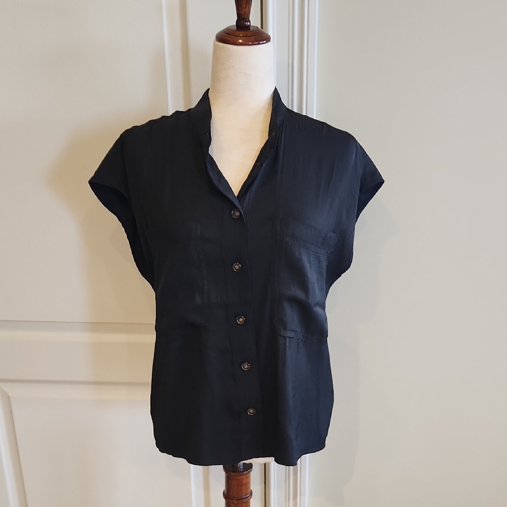 Banana Republic Short Sleeve Button-up Shirt Medium NWT